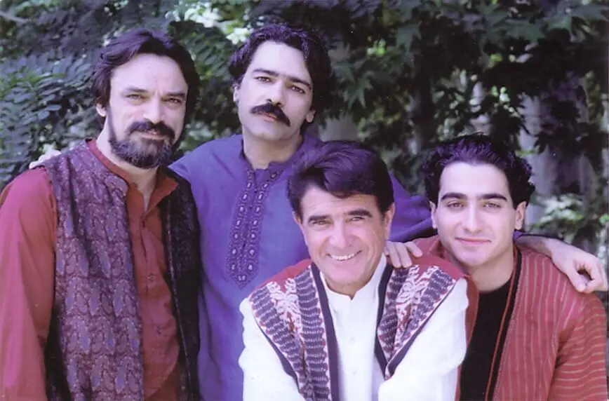 ببینید: اجرای مشترک شجریان، کلهر، علیزاده و همایون/ دوش دوش آن مه‌لقا، خوش ادا، با صفا، با وفا از برم آمد و بنشست