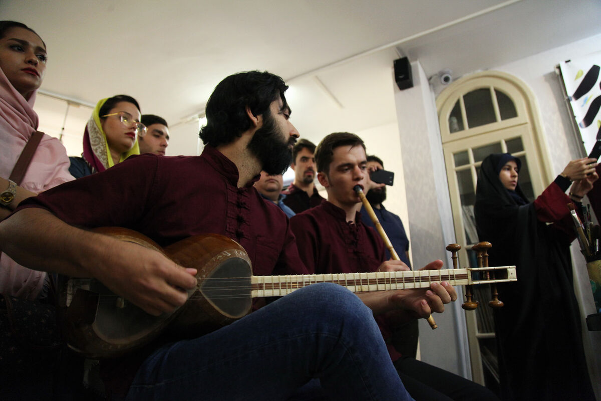 پرفورمنس کالیگرافی مهدی حاجی محمدی فریمانی در گالری ترانه باران