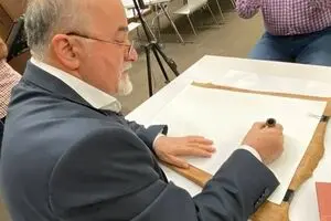 Esrafil Shirchi's workshop at the Etihad Museum in the first Dubai Calligraphy Biennale