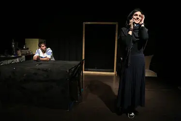 نمایش "بی‌سرپرست" در تماشاخانه مهرگان