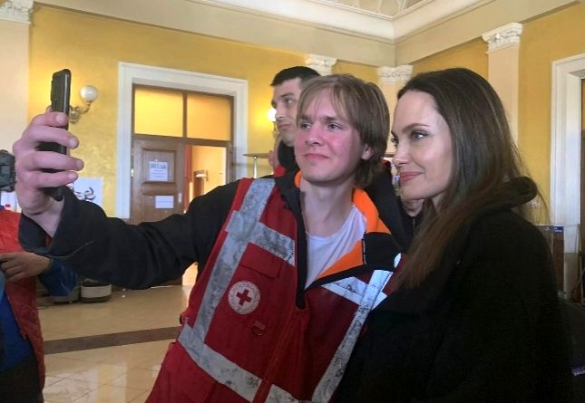 آنجلینا جولی در اوکراین چه می‌کند؟/ عکس