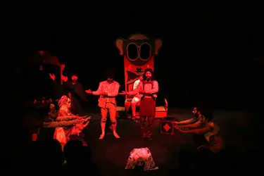 اجرای نمایش "سرزمین تهی سران" در تماشاخانه مهرگان