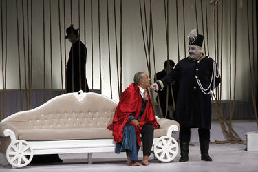 نمایش "کابوس حضرت اشرف" در تماشاخانه ایرانشهر ‎