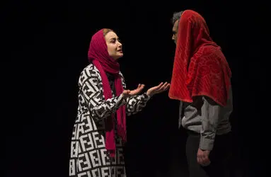 نمایش "مثل خاراندن یک زخم پس از خوب شدن" در عمارت نوفل‌لوشاتو