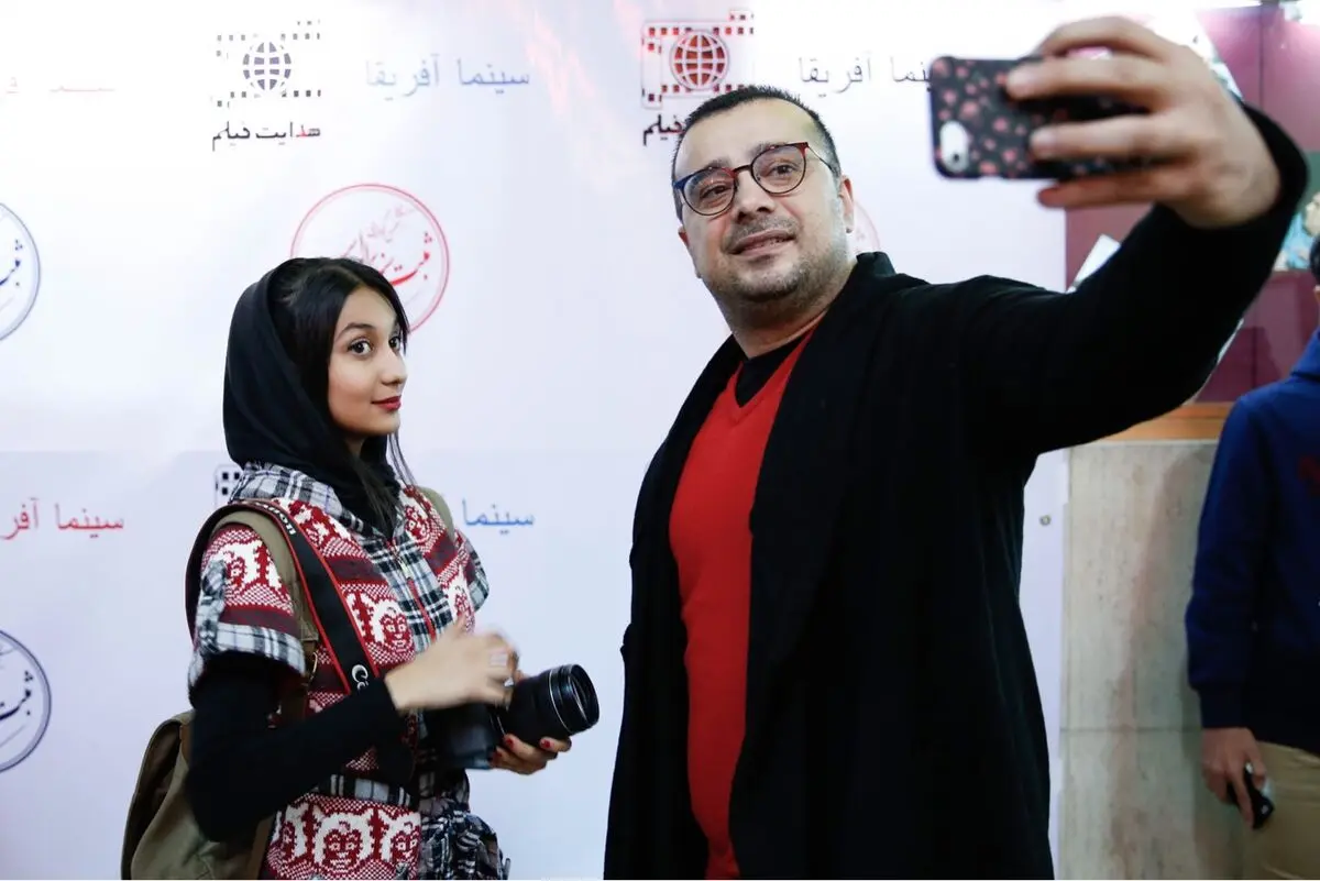 اکران مردمی فیلم « ثبت با سند برابر است» در سينما آفريقا