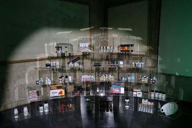 رنگ وستا در هفته دیزاین تهران در دانشکده هنرهای زیبا