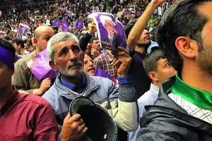 عکس معروف پیرمرد ستاد روحانی را چه کسی گرفت؟