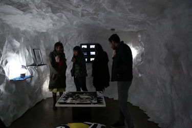 نمایشگاه آثار شکوفه خرم‌رودی و تابا فجرک در گالری زیرزمین دستان