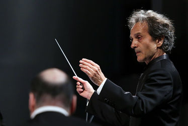 اجرای ارکستر سمفونیک تهران به رهبری شهرداد روحانی در دومین روز جشنواره موسیقی فجر