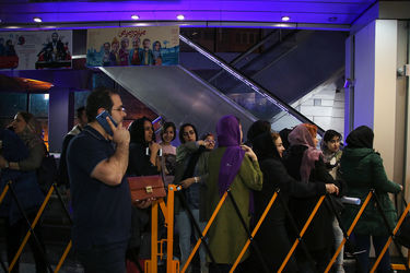 اکران مردمی فیلم "یک اتاق تاریک" در سینما آزادی
