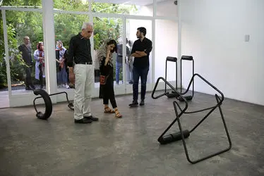 نمایشگاه چیدمان مونا آقابابایی با عنوان «مطالعه در سطح» در گالری اُ