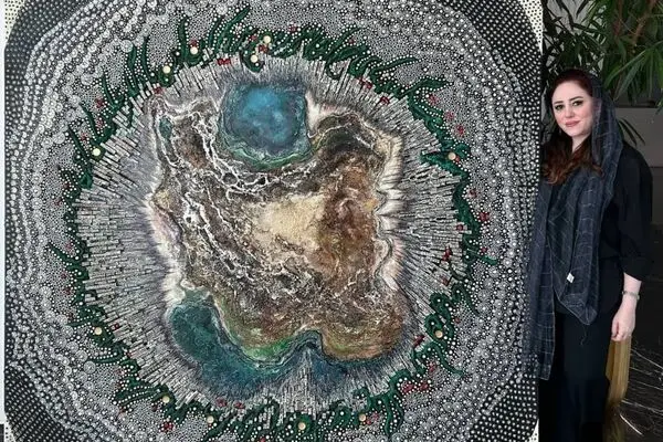 Bita Vakili and the Map of Iran in Raha Gallery Collection / A Painting that Comes with Its Own Music and Song