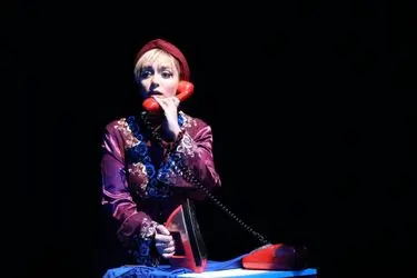 نمایش "اضافه حقوق" مجموعه تئاتر دیوار چهارم