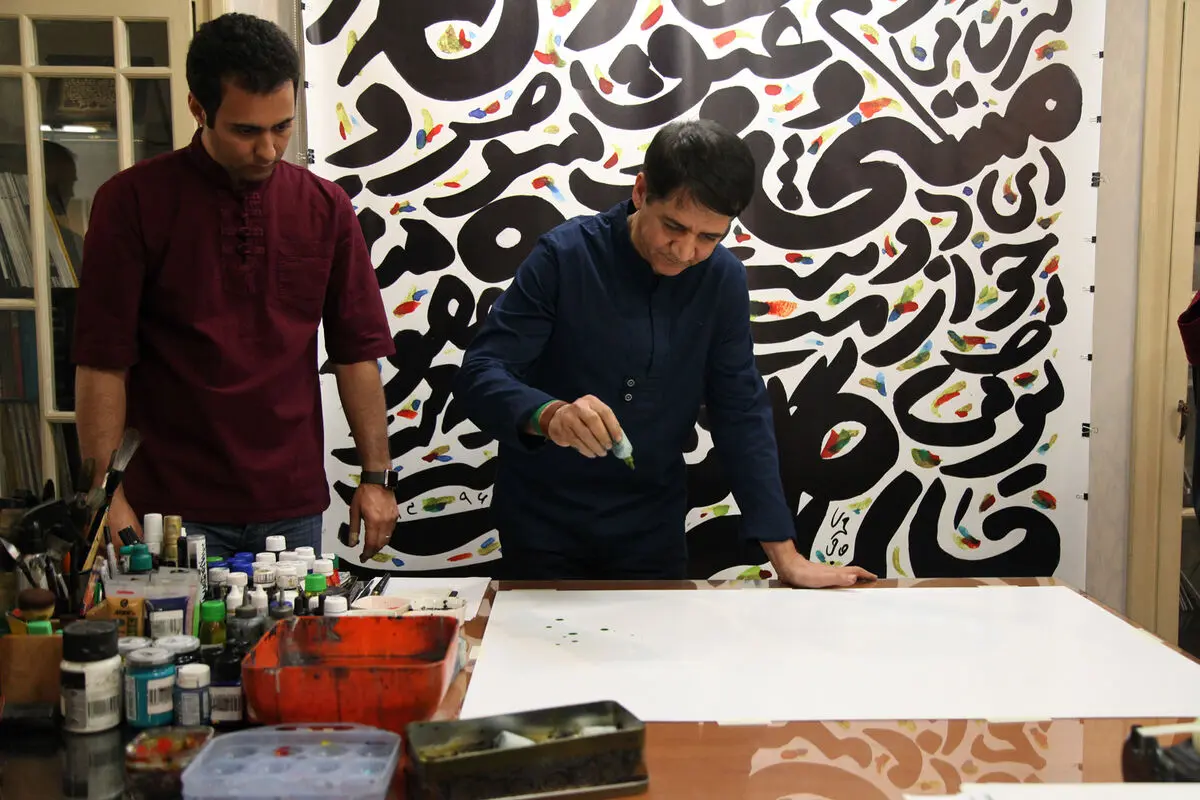 پرفورمنس کالیگرافی مهدی حاجی محمدی فریمانی در گالری ترانه باران