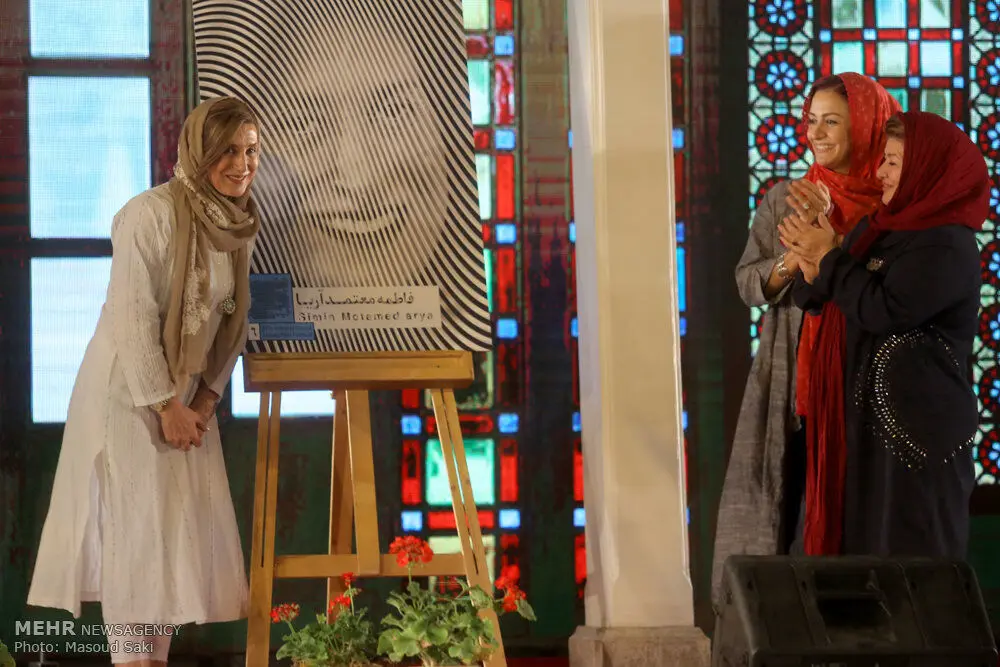 Actress Fatemeh Motamed-Arya receives urban filmfest lifetime award 