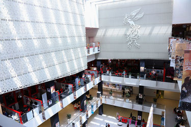 دومین روز سی و هفتمین جشنواره جهانی فیلم فجر در پردیس چارسو