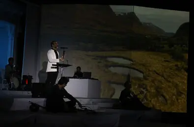 Alireza Ghorbani Performs Sing With Me at Sa'dabad Complex