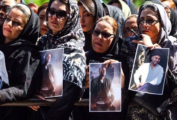 پیکر بهنام صفوی تشییع شد/ روایت پدر از آخرین لبخند بهنام