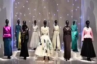 ویدئو: لباس‌ها و طراحی‌های رویایی بیینید/ تور‌ مجازی «دیور» در دوحه قطر