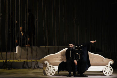 نمایش "کابوس حضرت اشرف" در تماشاخانه ایرانشهر ‎