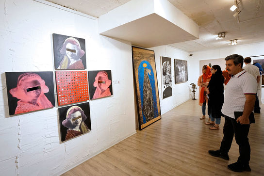 نمایشگاه گروهی از مجموعه شخصی سه مجموعه دار در گالری سیحون2