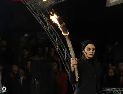 آتشی که خانم بازیگر در خیابان روشن کرد/عکس ها