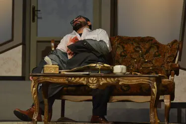 نمایش "آهسته با گل سرخ" در تماشاخانه سنگلج
