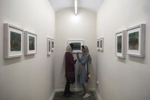 ببینید: رفتن به استقبال مرگ در گالری این جا