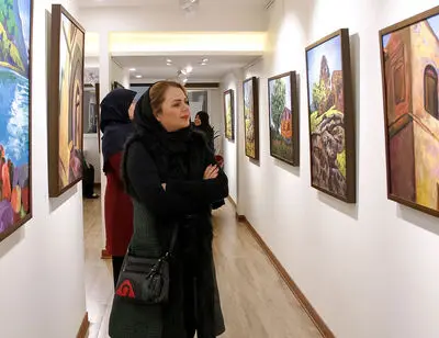 ببینید: گالری بهارک میزبان آثار ناهید جعفری 