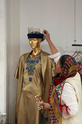رونمایی از لباس ملکه برونئی با طراحی مهلا زمانی