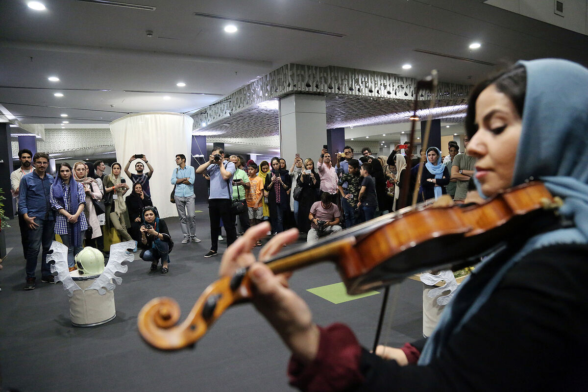 رونمایی از تندیس 