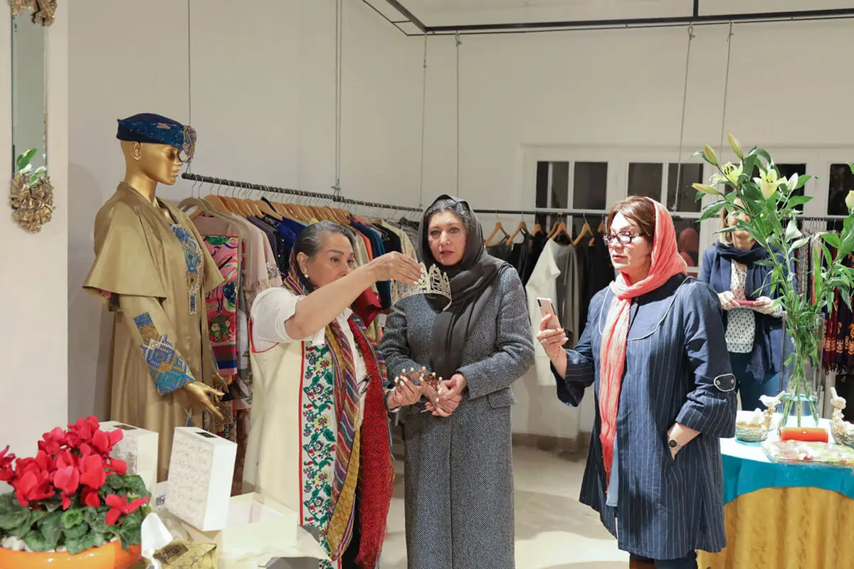 رونمایی از لباس ملکه برونئی با طراحی مهلا زمانی