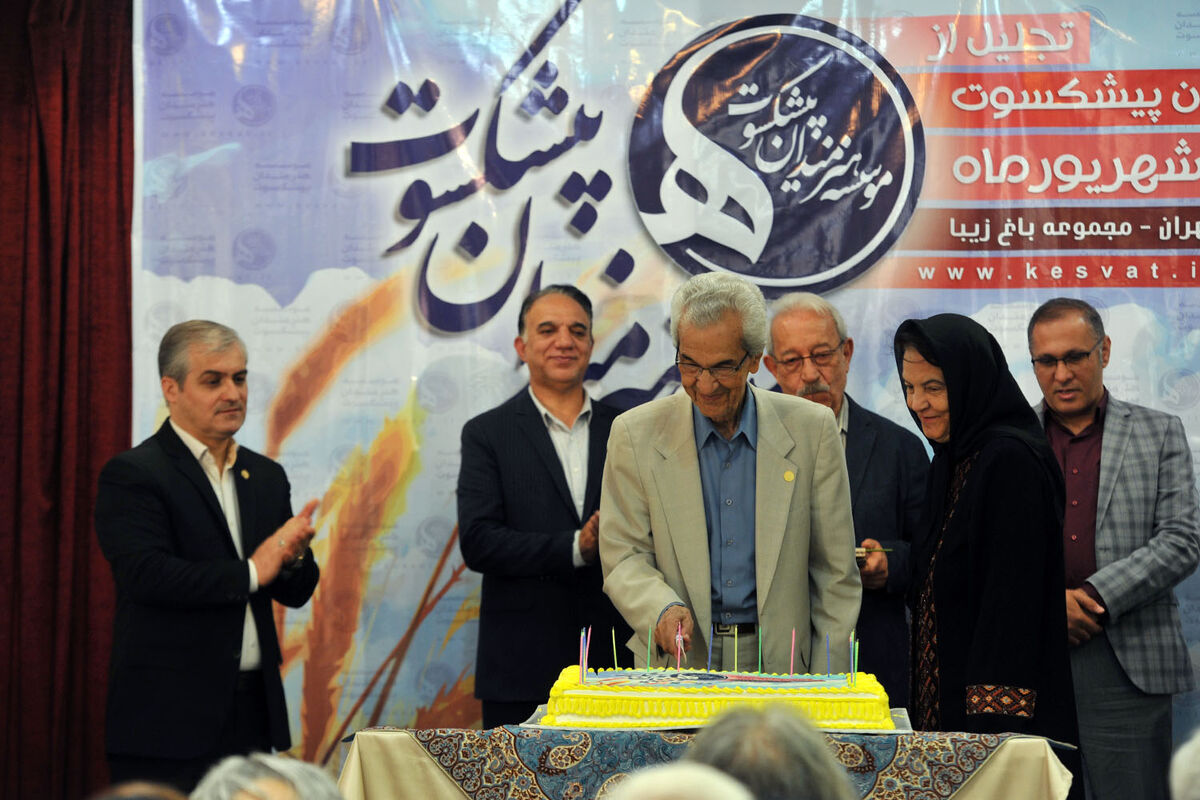 تجلیل از هنرمندان پیشکسوت متولد شهریورماه در مجموعه باغ زیبا