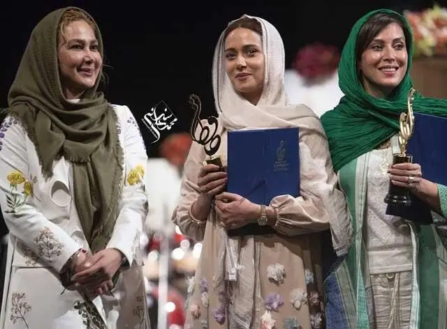 مهتاب کرامتی: سیاه‌نما نیستیم، شاعرانه‌ایم