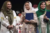 مهتاب کرامتی: سیاه‌نما نیستیم، شاعرانه‌ایم