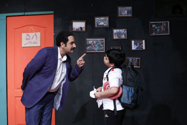 نمایش "عقل صورتی یا مدادی که فقط مشق نمی‌نوشت"