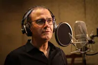 ویدئو: آهنگی که علیرضا قربانی در روز عید به مردم ایران تقدیم کرد/ ما چیزی غیر از هم نداریم