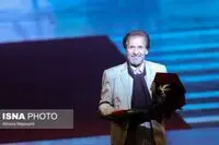 هدیه عجیب برای وزیر ارشاد در افتتاحیه چهل و دومین جشنواره بین‌المللی فیلم فجر