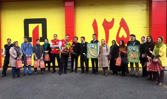 تقدیر عروسک ها از آتش نشان ها 