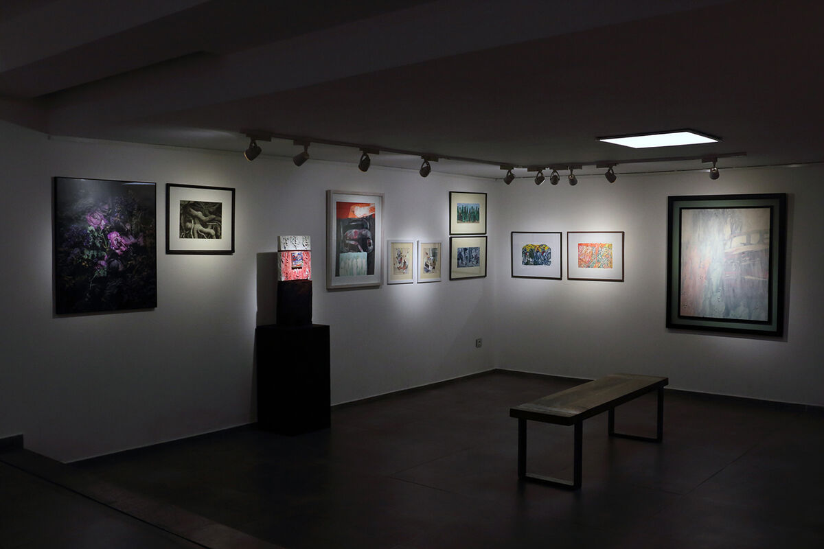 “Crowding” at Mojdeh Art Gallery featuring 15 artists 