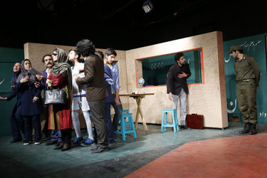 نمایش "عقل صورتی یا مدادی که فقط مشق نمی‌نوشت"