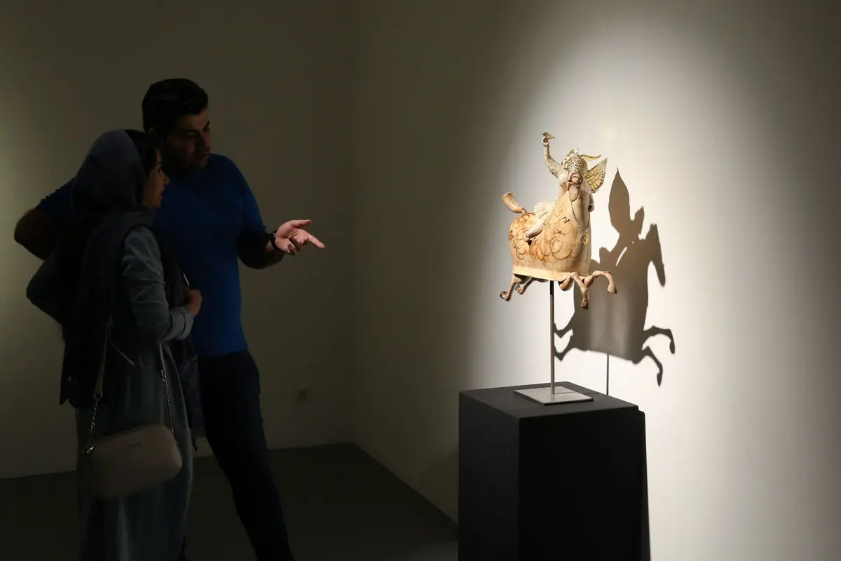 نمایشگاه آثار بهزاد اژدری در گالری اعتماد باغ نگارستان