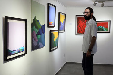 نمایش آثار الهام عظیمی، سحر شادمان و رضوان یارائی در گالری مژده