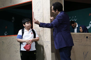 نمایش "عقل صورتی یا مدادی که فقط مشق نمی‌نوشت"