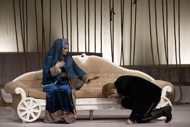 نمایش "کابوس حضرت اشرف" در تماشاخانه ایرانشهر ‎