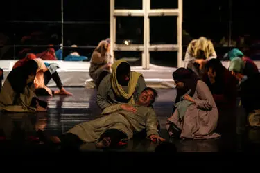 نمایش"مردی در آینه"در تالار وحدت