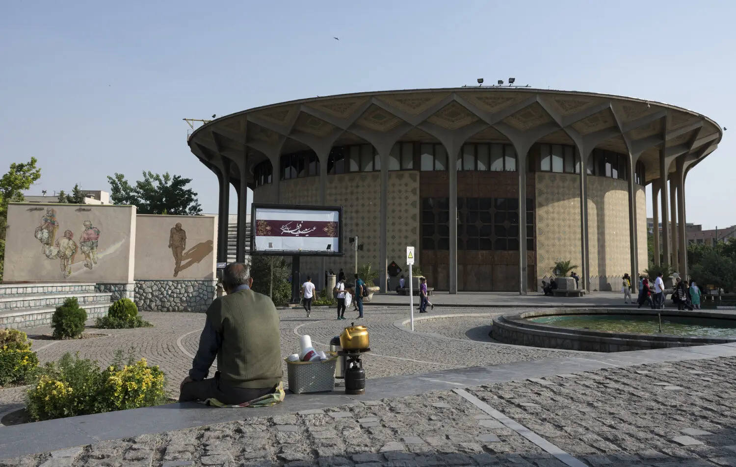 کرونا پایش را روی قلب تئاتر گذاشت/ هنرمندان تئاتر در وضعیت خطر!