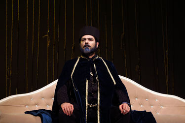 نمایش "کابوس حضرت اشرف" در سالن استاد ناظرزاده کرمانی