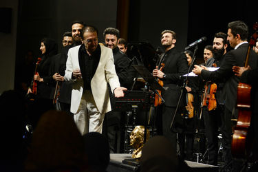 کنسرت ناصر چشم‌آذر به همراه اشکان خطیبی در تالار وحدت