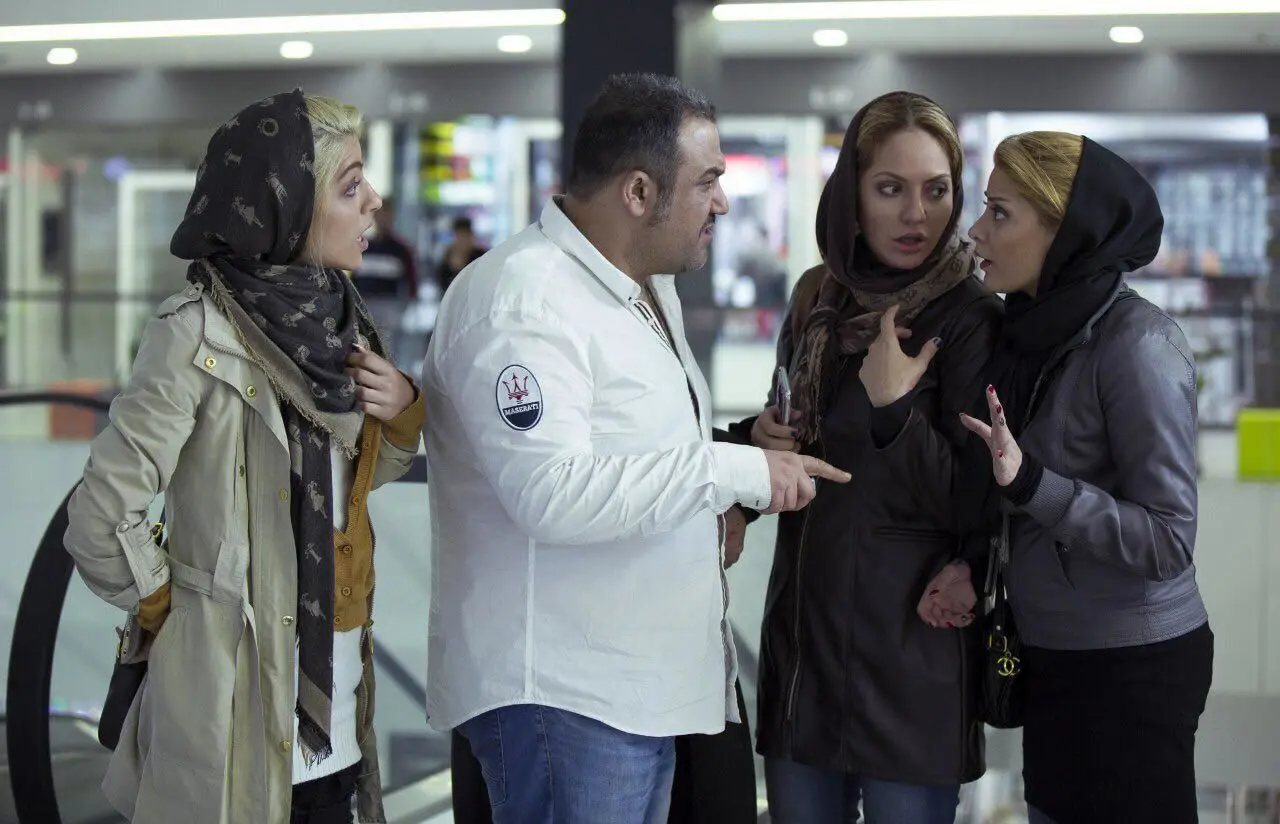 واکنش کیهان به لو رفتن سه فیلم در یک هفته: کار خودشان است!/ این فیلم‌ها درآمد خود را از محافل و سفارتخانه‌های خارجی دریافت کرده‌اند!